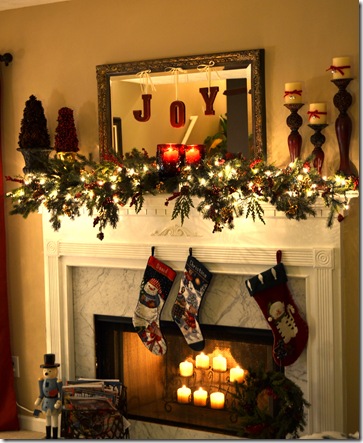 A Christmas mantel (+ a new Christmas craft)